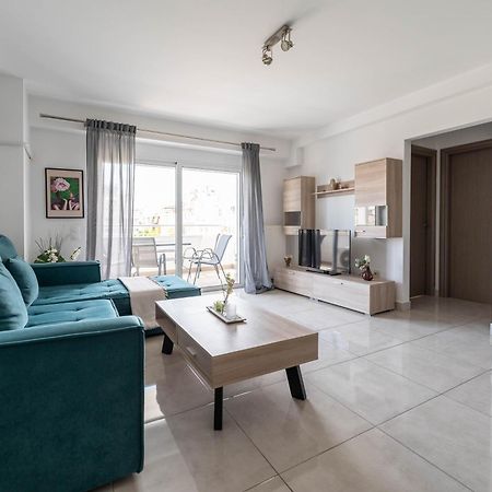 Modern Spacious Apartment Located In Пірей Екстер'єр фото