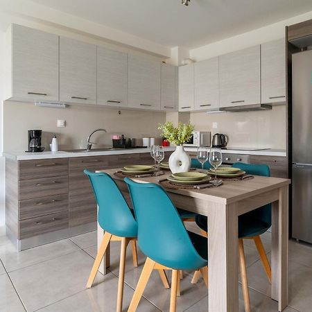 Modern Spacious Apartment Located In Пірей Екстер'єр фото